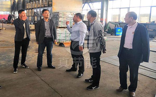 用戶到電鍍污泥干燥機(jī)廠家進(jìn)行參觀、考察